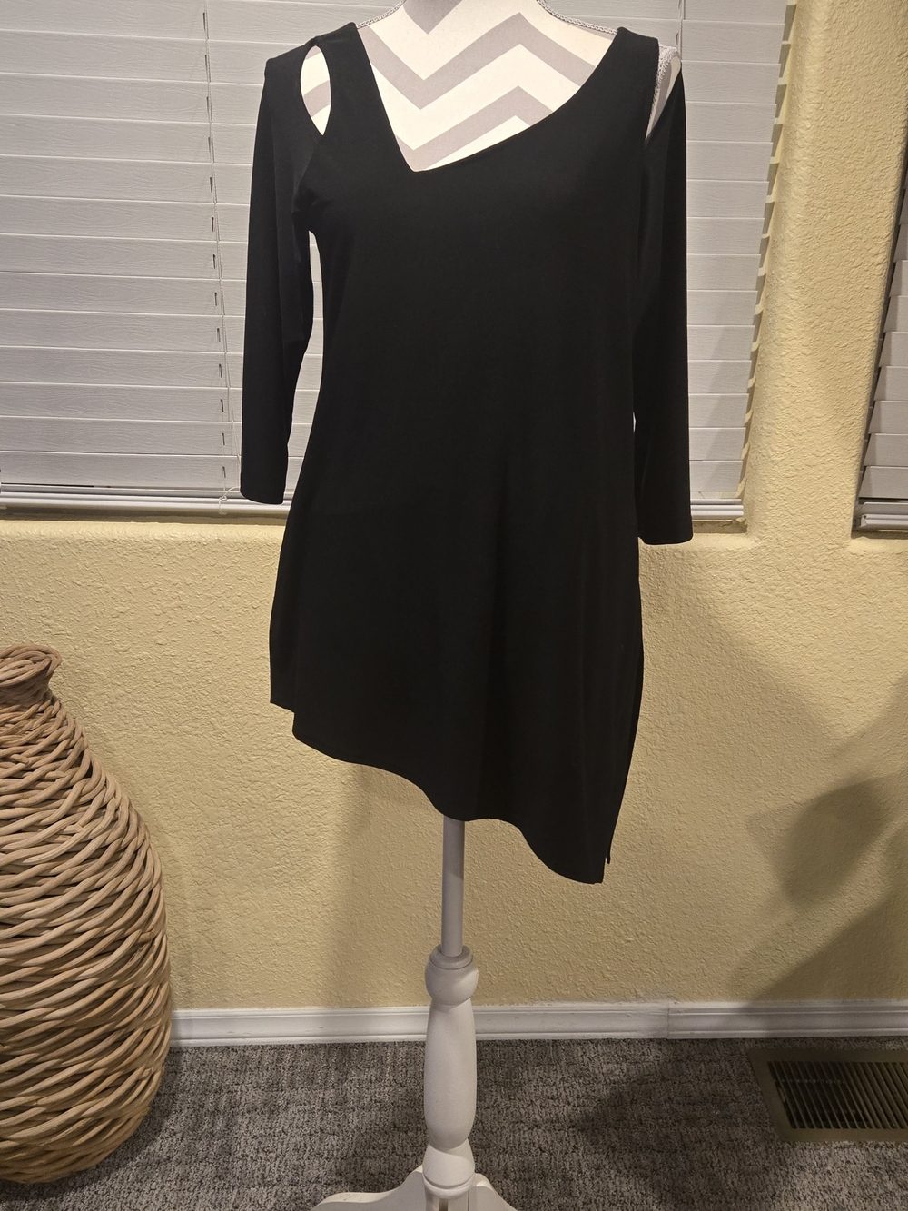 Sympli 'Stunning' Black Cold-Shoulder Asymmetric Tunic
